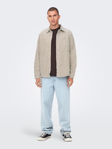 Only & Sons - Comfort Fit Camisa 'Track' em cinzento