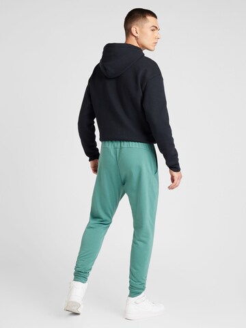 NIKE Tapered Sportbyxa i grön