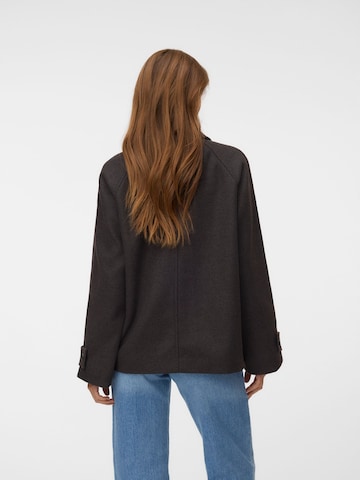 VERO MODA - Chaqueta de entretiempo 'Awaya' en marrón