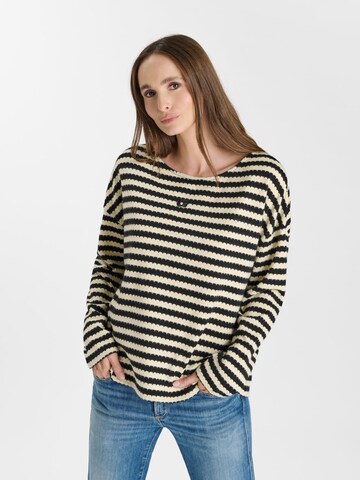 Le Temps Des Cerises Shirt in Geel: voorkant