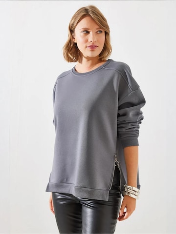 Felpa di Bianco Lucci in grigio: frontale