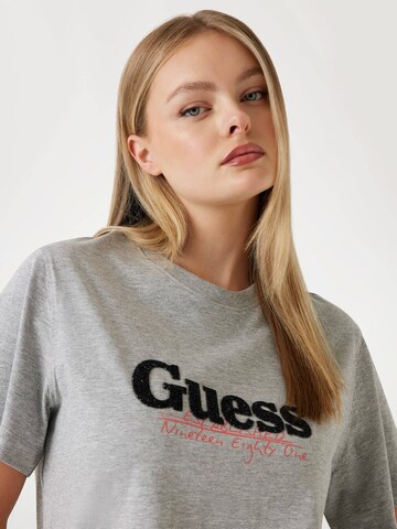 GUESS T-Shirt in Grau