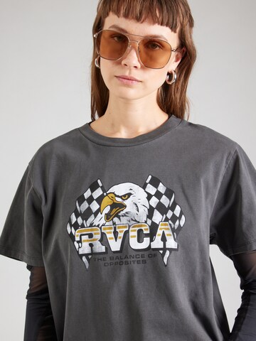 RVCA - Camiseta 'RACE DAY' en gris