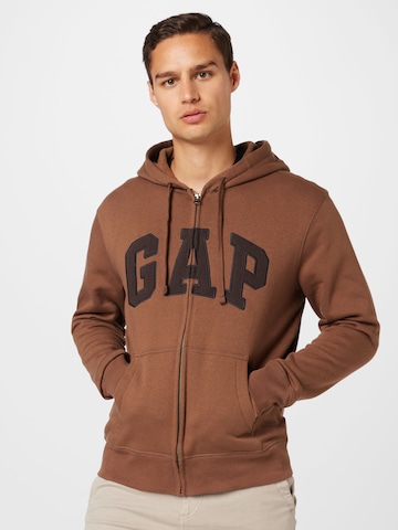 GAP - Sudadera con cremallera 'HERITAGE' en marrón: frente