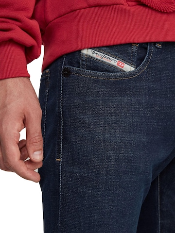 DIESEL Slimfit Jeans 'D-STRUKT SUPERSTRETCH JOGGJEANS'‌‌‌‌‌‌‌‌ in Blau