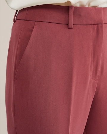 Slimfit Pantaloni con piega frontale di WE Fashion in rosa