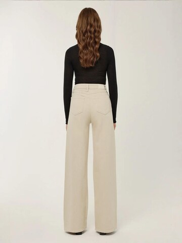 Hiccup - Perna larga Calças de ganga em bege
