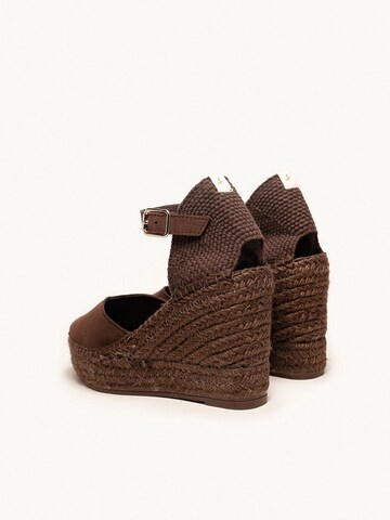 Alhamas Slingpumps 'Alpargata Cuña 10 cm Ante' in Bruin