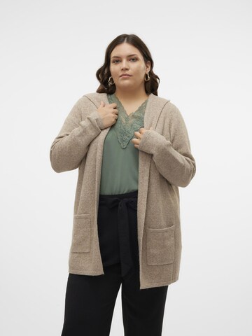 Vero Moda Curve Cardigan 'DOFFY' i brun: forside