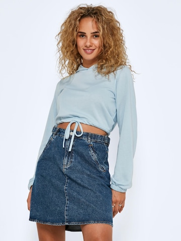 Noisy may Rok 'Jojo' in Blauw