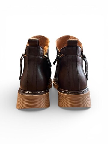 Begoria Boots in Brown