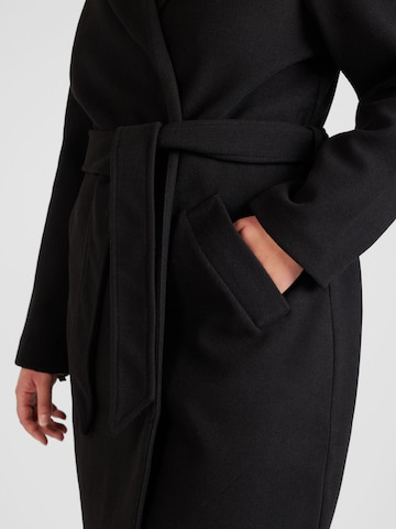 Manteau mi-saison 'Fortune Aya' Vero Moda Curve en noir