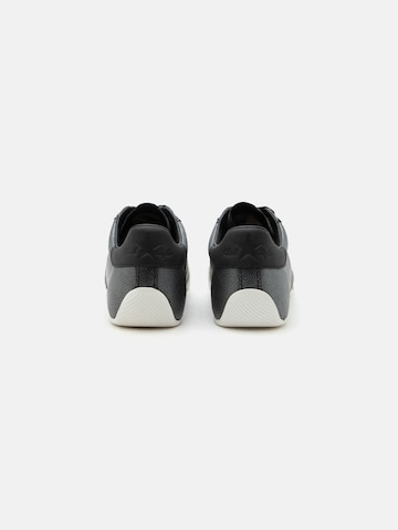 Sneaker low 'Delivered Duty Paid' de la CONVERSE pe negru