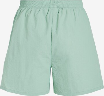 VILA Loosefit Shorts in Grün