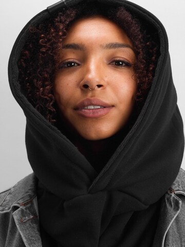 Manufaktur13 Scarf 'Hooded Loop' in Black