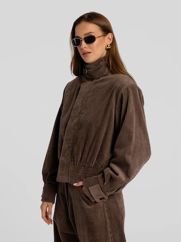 mandragora - Chaqueta de entretiempo 'Barro' en marrón