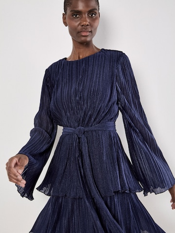 Apricot Plisse Tiered Mini Dress ' ' in Blau