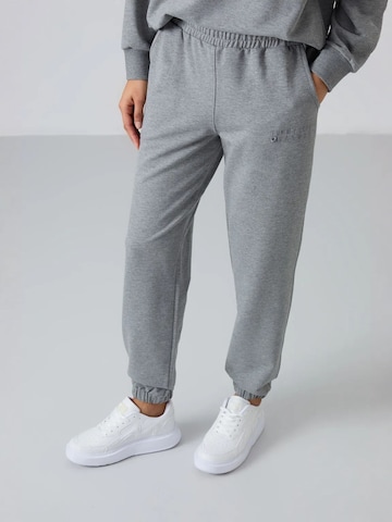 Tommy Life - Fato de jogging em cinzento