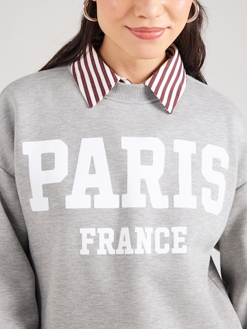 ABOUT YOU Sweatshirt 'Jessie' in Grau