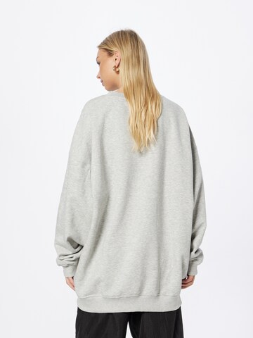 WEEKDAY Sweatshirt in Grau