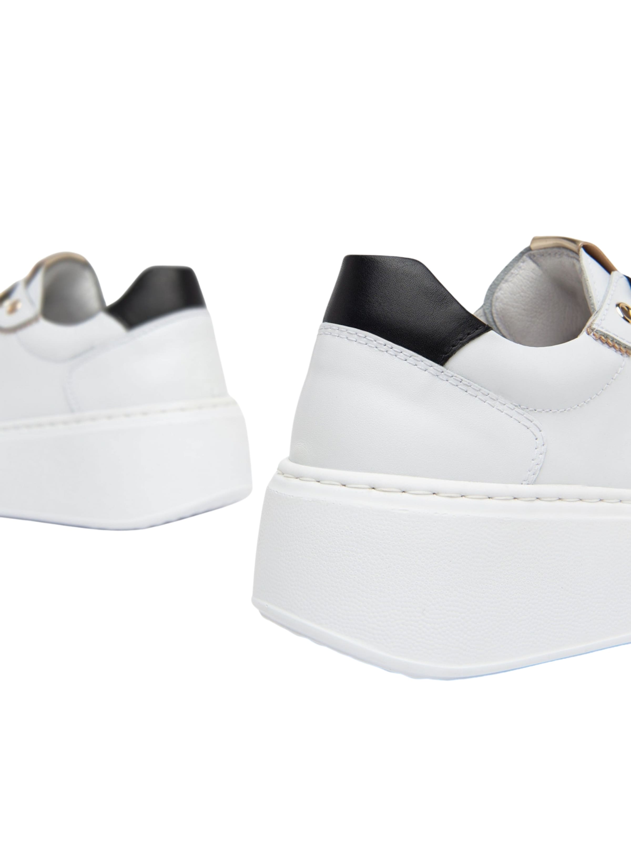Baskets basses Nero Giardini en blanc