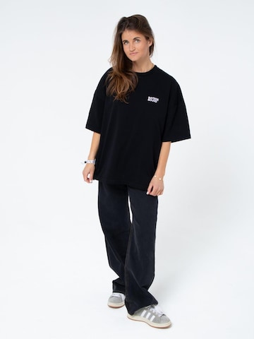 BAYSIDE BOUND Shirt 'THE 8K UNISEX OVERSIZE TEE' in Zwart