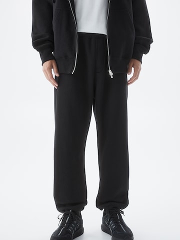 Pull&Bear Joggingdragt i sort: forside