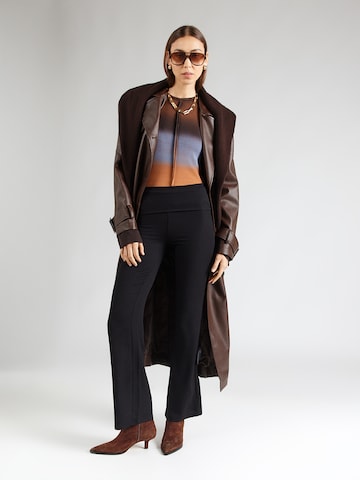 ONLY Flared Nadrág 'ONLHILLARY' - fekete