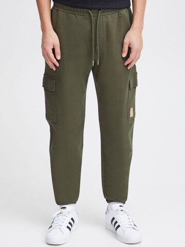 Tapered Pantaloni cargo di BLEND in verde: frontale
