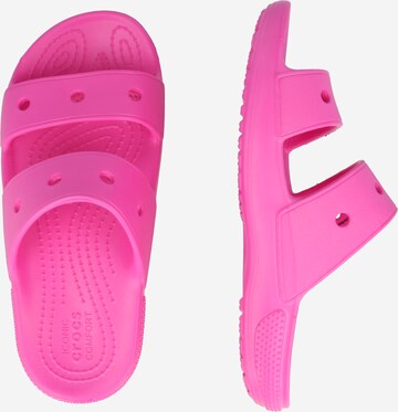 Claquettes / Tongs Crocs en rose