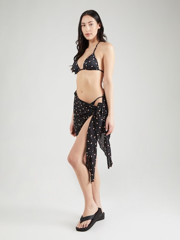 Tommy Jeans Beach Towel in Black: front