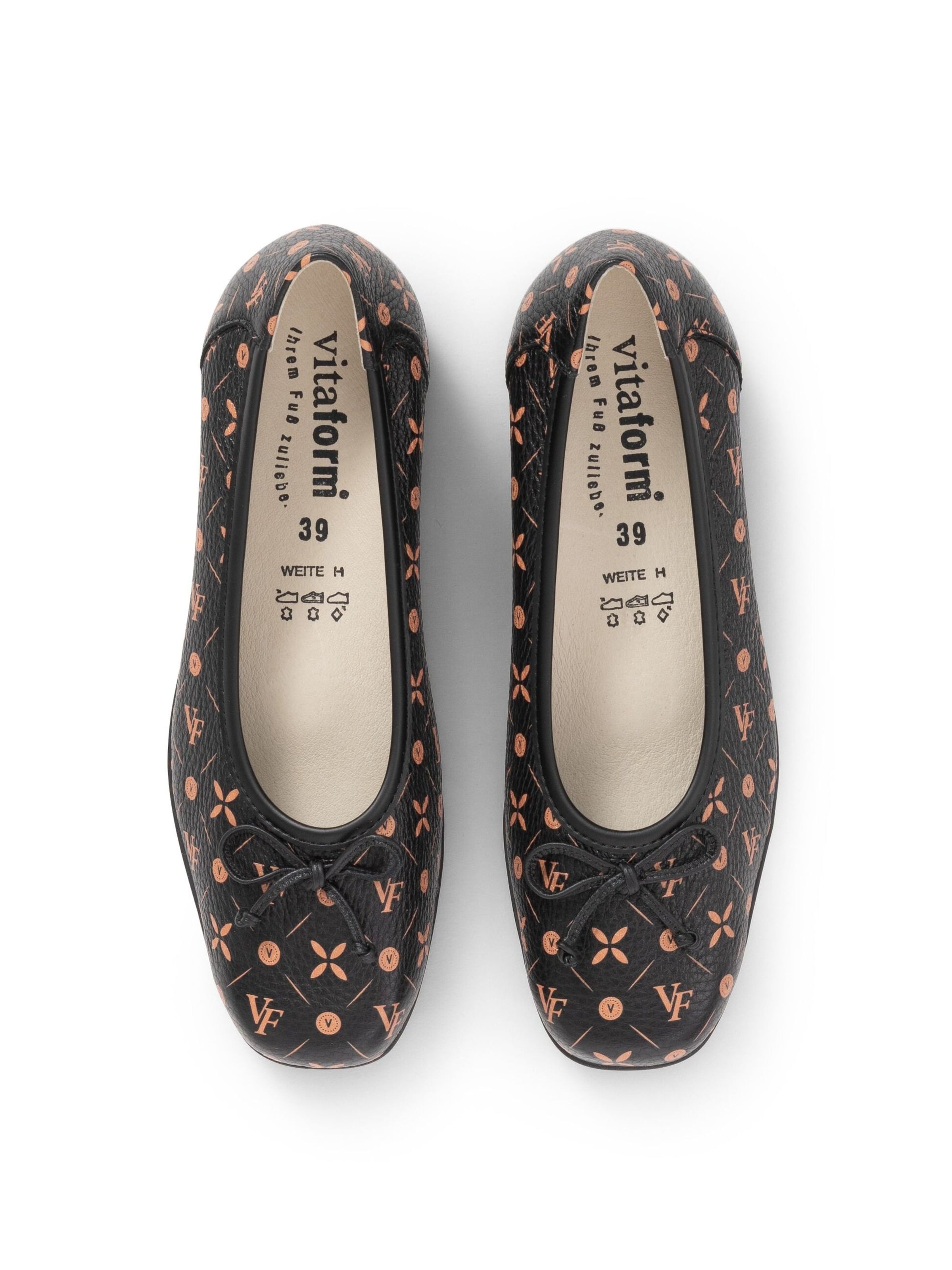 VITAFORM Ballet Flats in Black