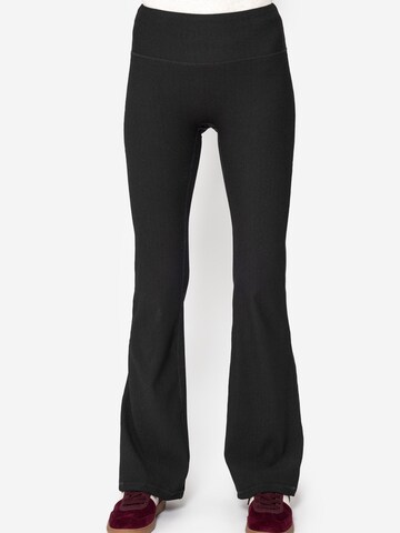 SASSYCLASSY Flared Leggings‌‌‌‌‌‌‌‌‌‌ in Schwarz