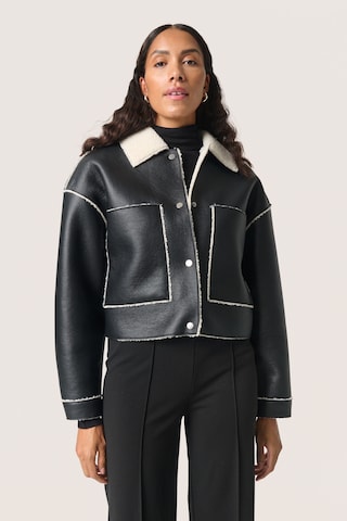 SOAKED IN LUXURY Between-season jacket 'Loise' in Black: front