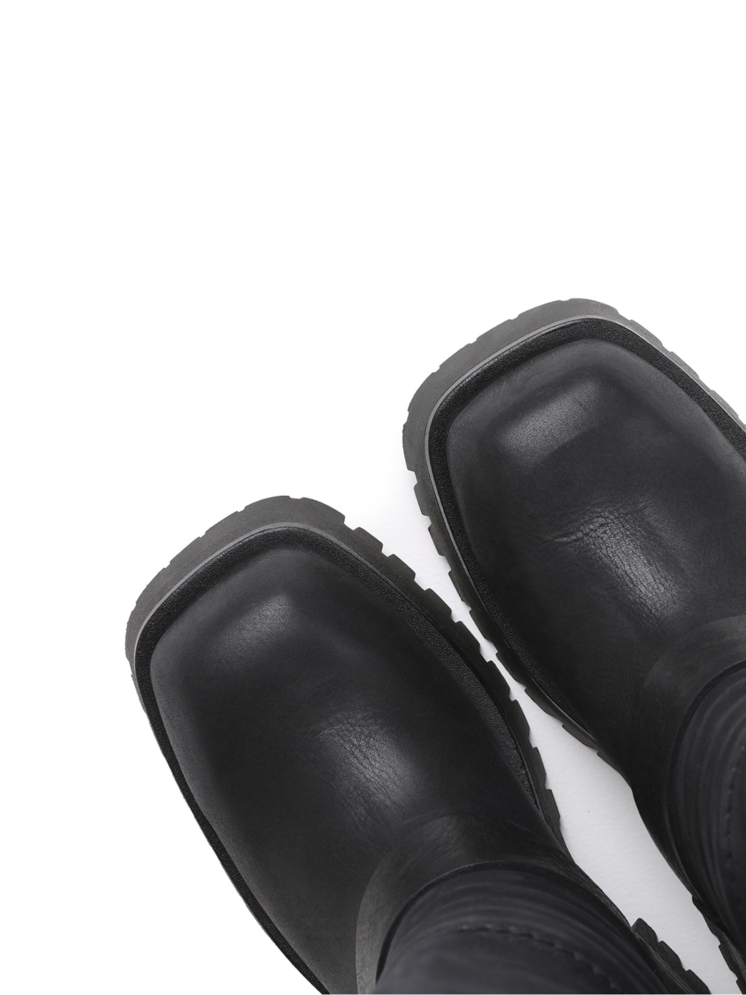 BRONX Boots 'Qui-Nn' in Black