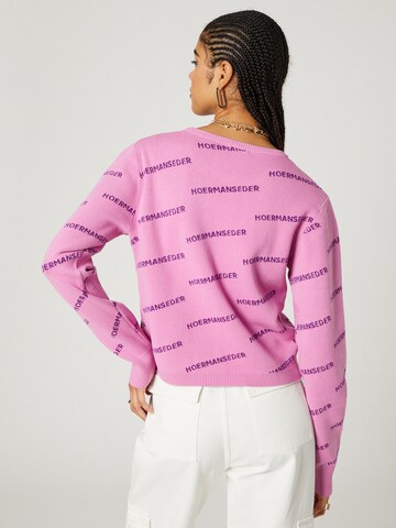 Hoermanseder x About You Pullover 'Celina' in Pink