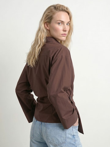 HYPEDROP Blouse in Bruin