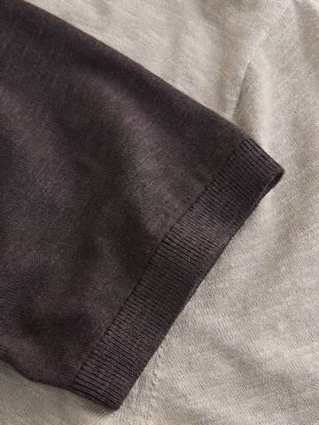 Next Πουλόβερ σε μπεζ