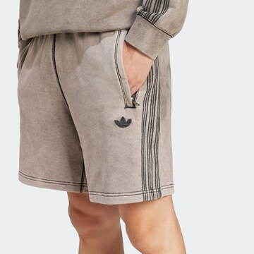 ADIDAS ORIGINALS Regular Панталон 'Premium Essentials' в сиво