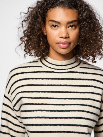 PIECES Sweater in Grey
