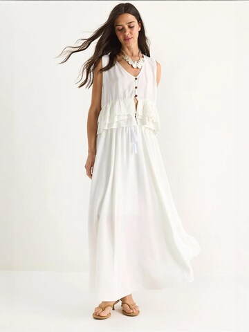 Tailleur di Bianco Lucci in beige: frontale