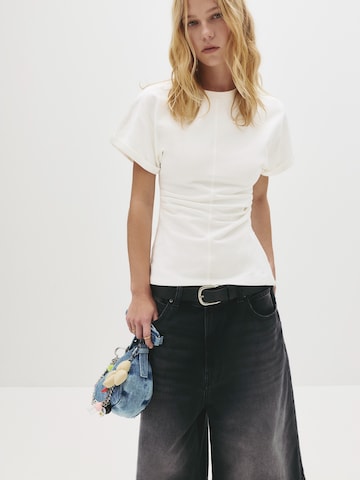 Tricou de la Pull&Bear pe alb: față