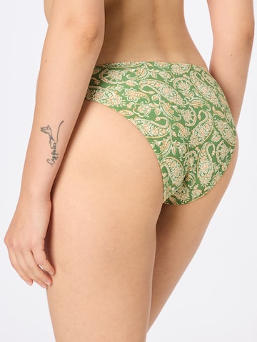 Slip costum de baie de la ETAM pe verde