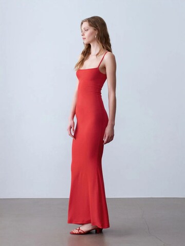 Dilvin Dress in Red
