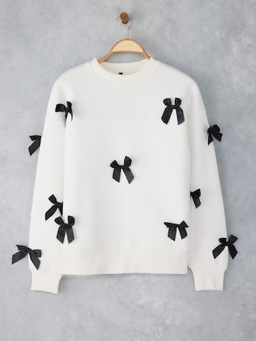 Trendyol Sweatshirt in Beige: Vorderseite
