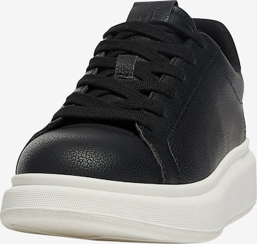 Pull&Bear Sneakers in Black: front