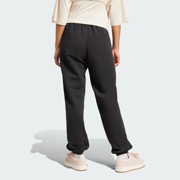 ADIDAS ORIGINALS Дънки Tapered Leg Панталон 'Essentials' в черно