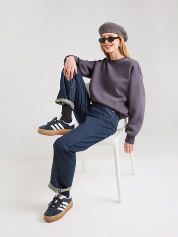 ABOUT YOU Sweatshirt 'Elsa' in Grijs