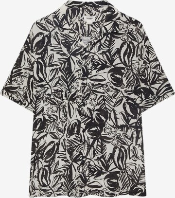 Pull&Bear Regular fit Button Up Shirt in Black: front