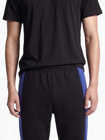 Nike Sportswear Дънки Tapered Leg Панталон 'TECH FLC PRO' в черно